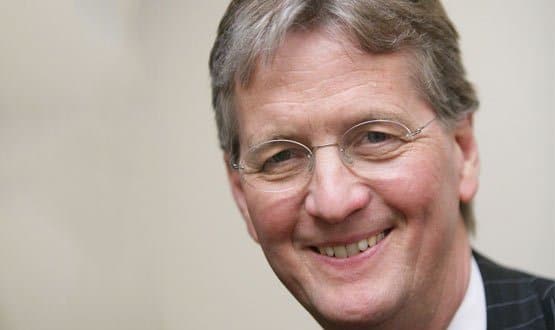 Kingsley Manning resigns as HSCIC chair