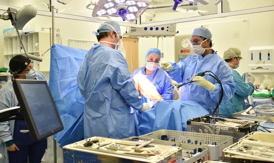 Surgeons carry out first robotics-assisted total knee replacement operation