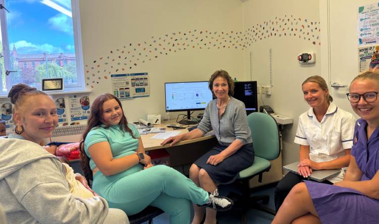 L â R: Mum, Shauna, patient Autumn, Dr Fiona Campbell, Ellie Crabtree (dietician) and Jenny Evans (nurse)